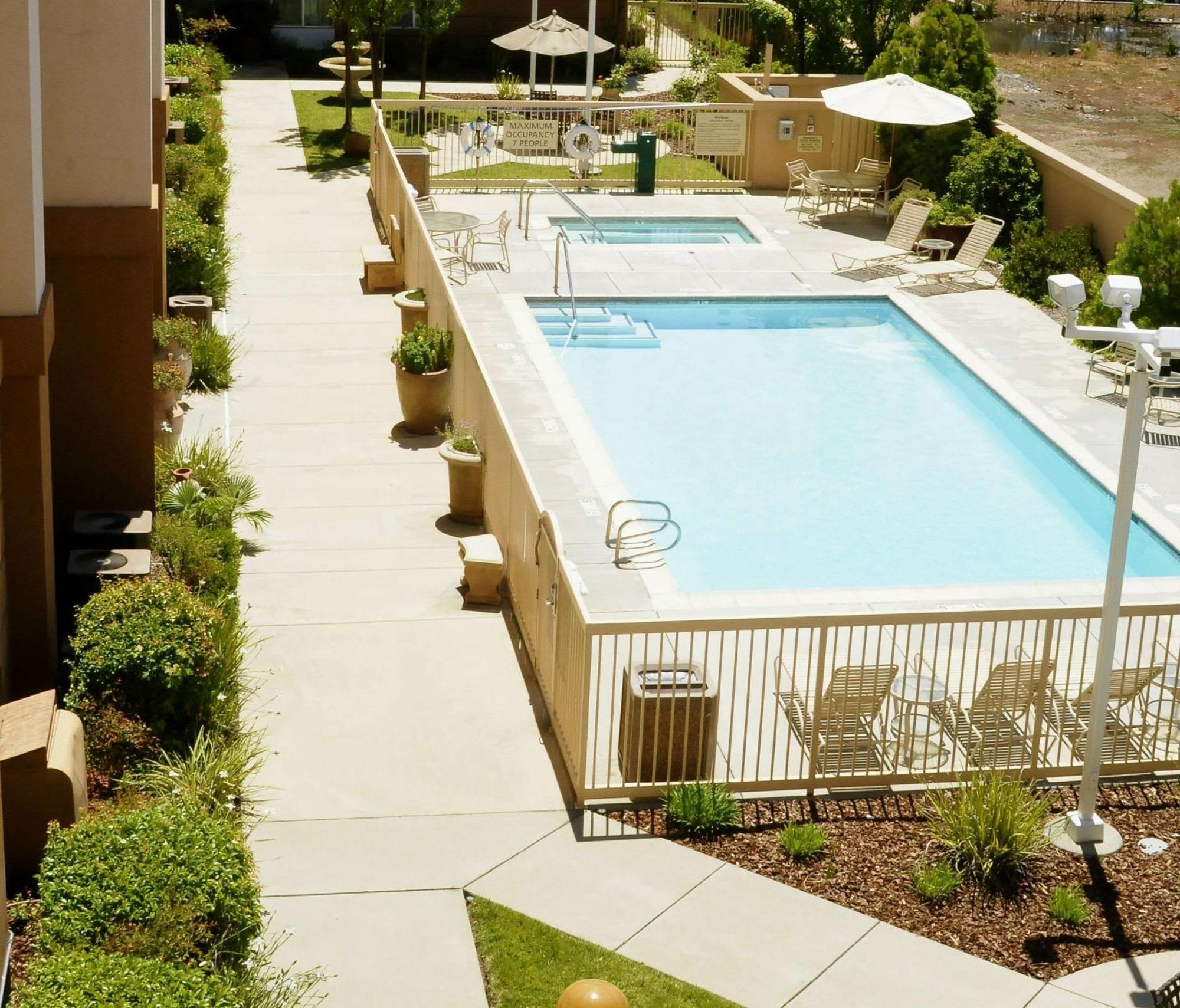 Hampton Inn & Suites Redding Zewnętrze zdjęcie